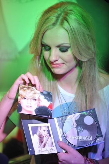 312229_212198452177986_153331978064634_538854_1881267581_n_large - alexandra stan