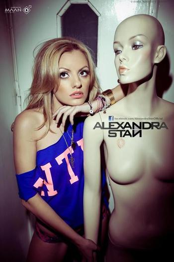 381500_297604496936797_129090557121526_1003563_35184567_n_large - alexandra stan