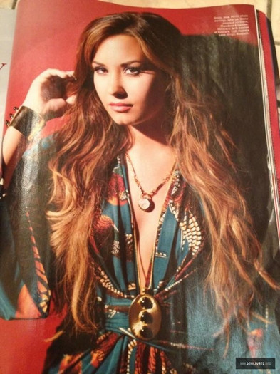 Demitzu (8) - Demitzu - Latina Magazine December 2011