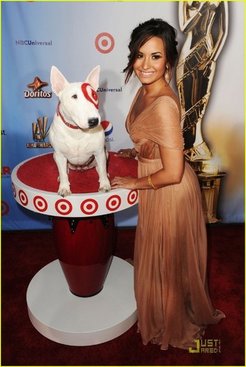 demi-lovato-naya-rivera-alma-awards-2011-red-carpet-08