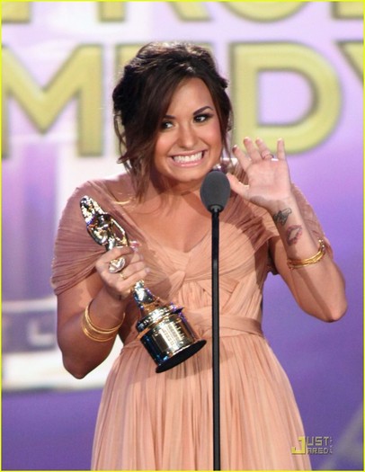 demi-lovato-naya-rivera-alma-awards-2011-red-carpet-14 - demi lovato just jared