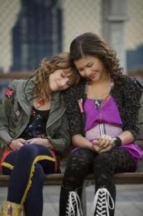 images - poze cu zendaya coleman si bella