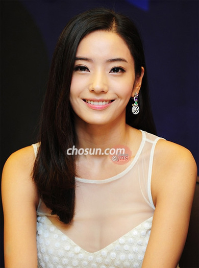 Han-Chae-Young13