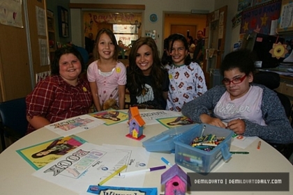 Demitzu (3) - Demitzu - 25 08 2010 - Visits a Children Hospital in Massachusetts