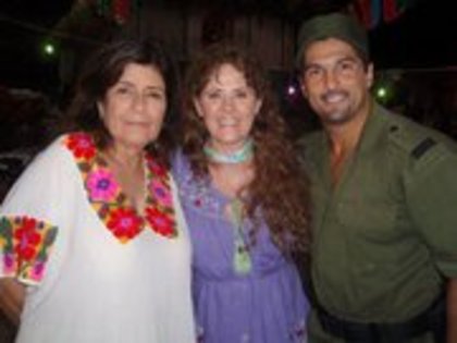 33631_483075769714_379559484714_7034397_3286030_a - Erika Buenfil