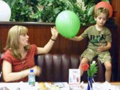 37149_483074079714_379559484714_7034313_6680718_a - Erika Buenfil