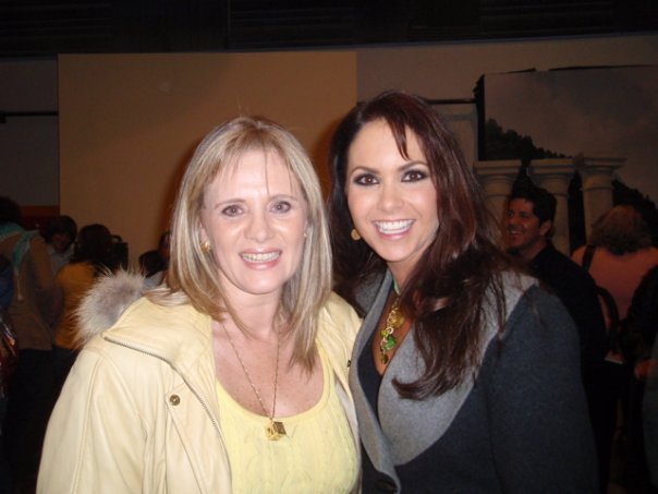 67204_483076464714_379559484714_7034427_1860042_n - Erika Buenfil