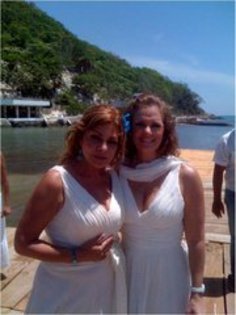 72259_483076309714_379559484714_7034420_2422462_a - Erika Buenfil