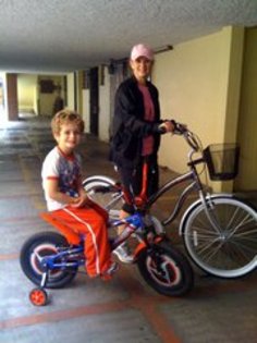 73793_483075269714_379559484714_7034380_1748528_a - Erika Buenfil