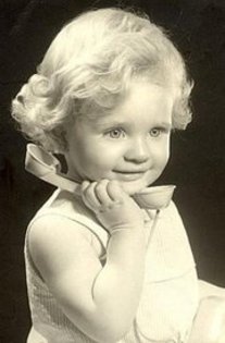 217060_10150227791489715_379559484714_8696546_6607830_a - Erika Buenfil