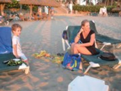 227983_10150230893904715_379559484714_8735125_5290736_a - Erika Buenfil