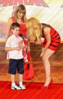 250414_10150267063379715_379559484714_9071296_8183590_a - Erika Buenfil