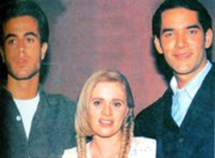 250524_1917385548384_1654358166_1888533_3498593_a - Erika Buenfil