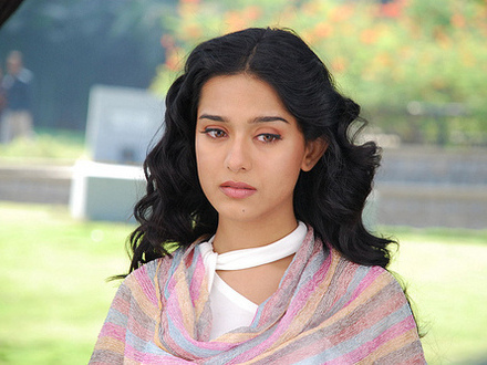 Amrita-Rao-Rare-Sad-Photo-Stills-From-Bollywood-Movie_97041_profile - Amrita Rao