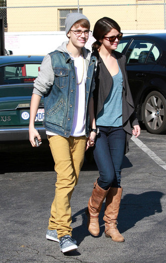 Selena+Gomez+Justin+Bieber+Justin+Bieber+Selena+m4nNQYivwYml - Jelena Leaving IHOP