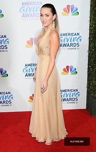 105 - Miley Cyrus 2011 American Giving Awards