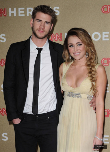 013 - Miley Cyrus 2011 CNN Heroes - Arrivals