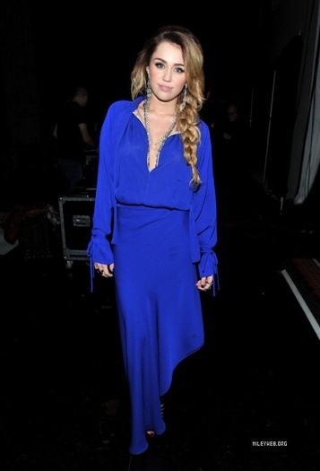 9 - Miley Cyrus 2011 CNN Heroes - Backstage