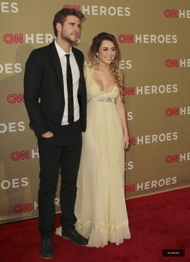 028 - Miley Cyrus 2011 CNN Heroes - Arrivals