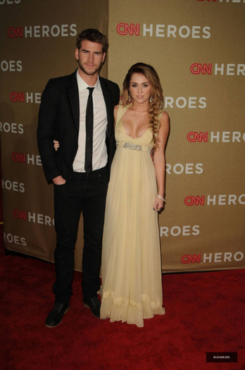 032 - Miley Cyrus 2011 CNN Heroes - Arrivals