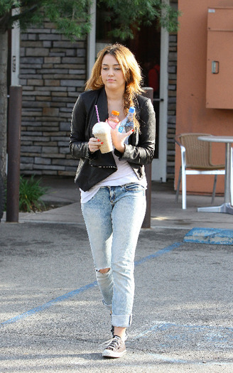 003 - Miley Cyrus At Coffee Bean in Toluca Lake