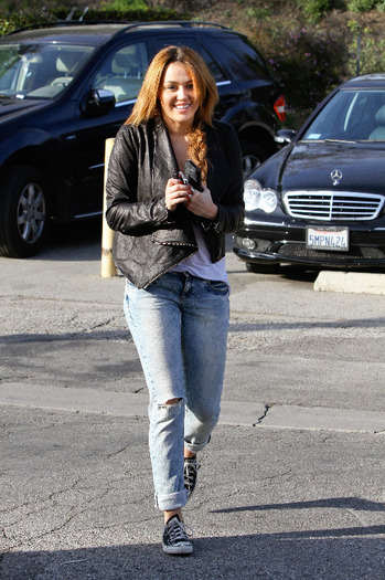 010 - Miley Cyrus At Coffee Bean in Toluca Lake