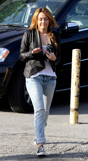 023 - Miley Cyrus At Coffee Bean in Toluca Lake