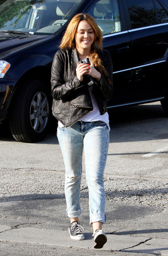 026 - Miley Cyrus At Coffee Bean in Toluca Lake