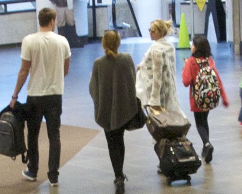 s006 - Miley Cyrus At Nashville Airport