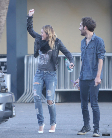 2 - Miley Cyrus At Panera Bread in Hollywood - December 3