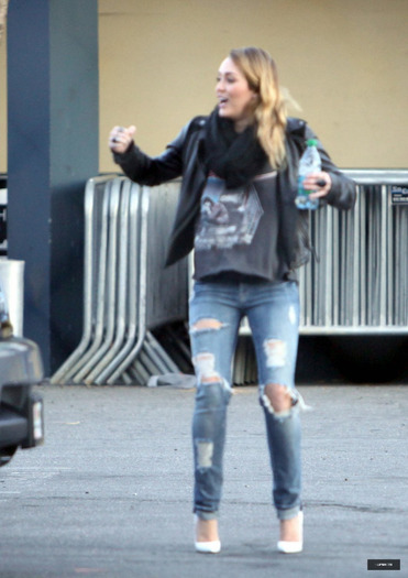 17 - Miley Cyrus At Panera Bread in Hollywood - December 3