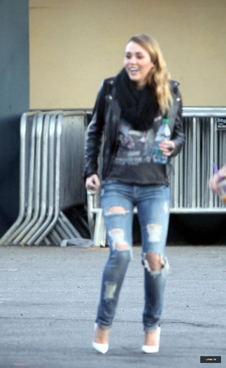 18 - Miley Cyrus At Panera Bread in Hollywood - December 3