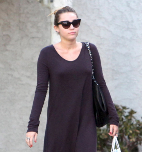 003 - Miley Cyrus At The Bank Before Heading To A Skin Salon In Los Angeles