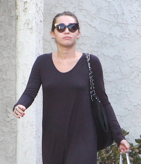 011 - Miley Cyrus At The Bank Before Heading To A Skin Salon In Los Angeles