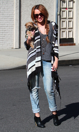 004 - Miley Cyrus Carrying her Yorkshire Shooter in Toluca Lake