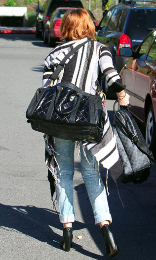 014 - Miley Cyrus Carrying her Yorkshire Shooter in Toluca Lake