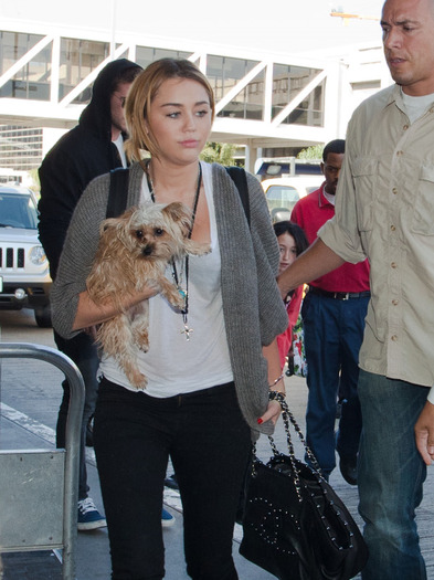 003 - Miley Cyrus Leaving Los Angeles and arriving in Nashville