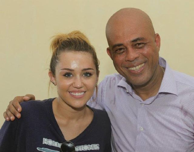 004 - Miley Cyrus In Haiti Again