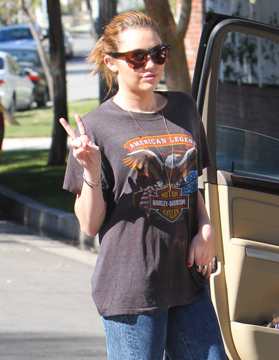 018 - Miley Cyrus Out and about in Beverly Hills