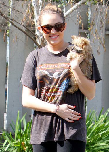 001 - Miley Cyrus Outside of her home in Toluca Lake