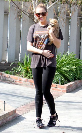 004 - Miley Cyrus Outside of her home in Toluca Lake