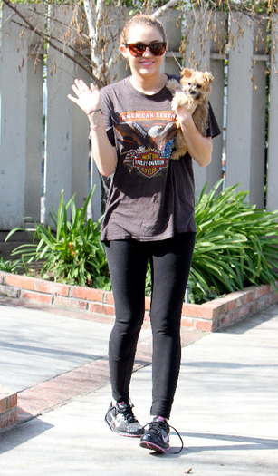 005 - Miley Cyrus Outside of her home in Toluca Lake