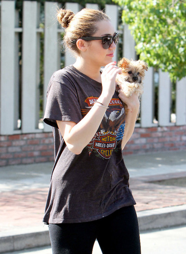009 - Miley Cyrus Outside of her home in Toluca Lake