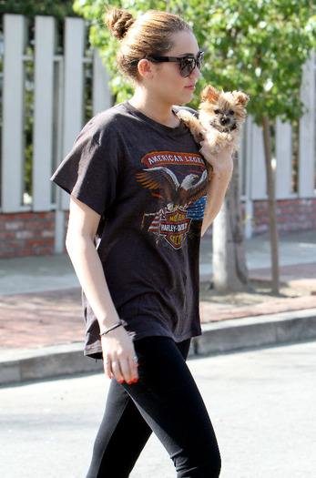 010 - Miley Cyrus Outside of her home in Toluca Lake