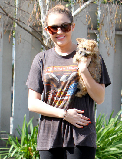 015 - Miley Cyrus Outside of her home in Toluca Lake