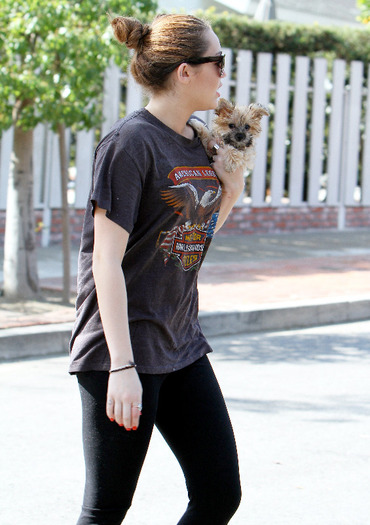 018 - Miley Cyrus Outside of her home in Toluca Lake