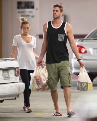 normal_11 - Miley Cyrus Shopping in Studio City