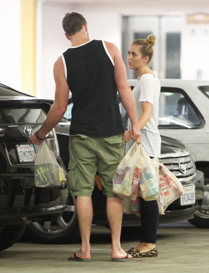 normal_38 - Miley Cyrus Shopping in Studio City