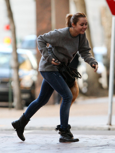 001 - Miley Cyrus Walking in New Orleans