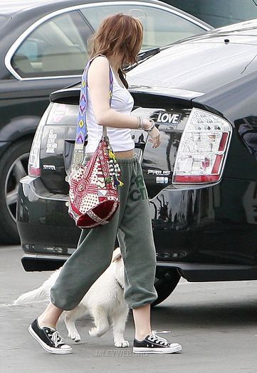 7 - Miley Cyrus Arriving to the Studio in Hollywood - February 4 2010